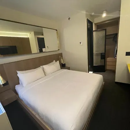 Shocard Broadway, Times Square 3*