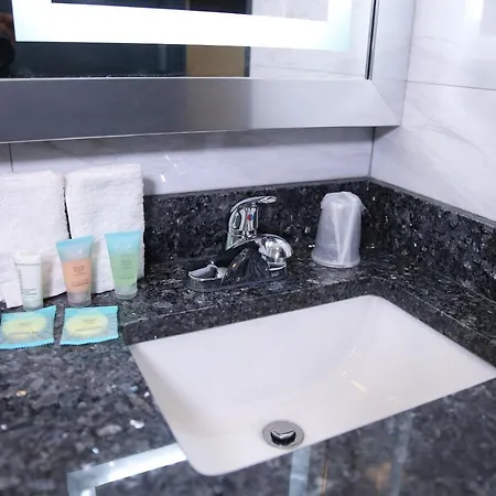 Hotel Vybe 3*