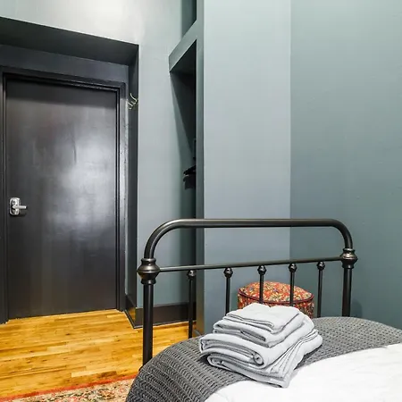 Lamartine Chelsea Hostel New York