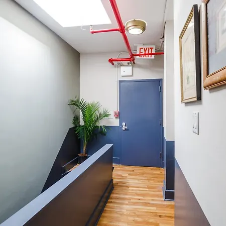 Lamartine Chelsea Hostel