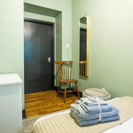 Lamartine Chelsea Hostel