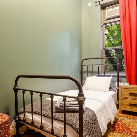Hostel Lamartine Chelsea *