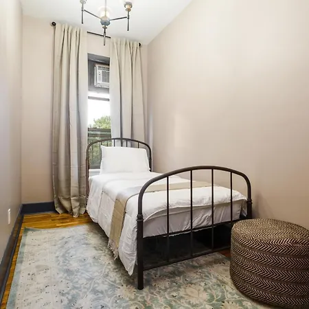 Lamartine Chelsea Hostel