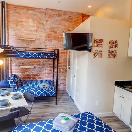 Hello Broadway Apartment
