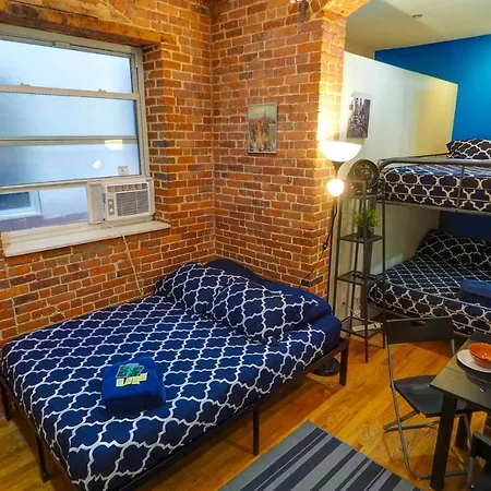 Hello Broadway Apartment *