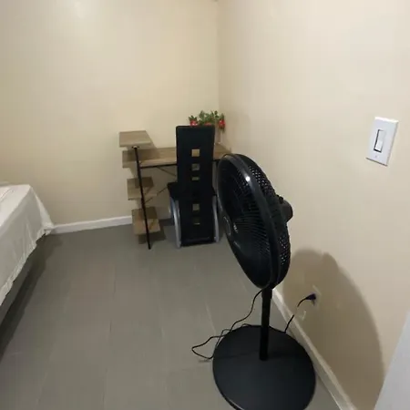 Guest house A Delightful In Queens *