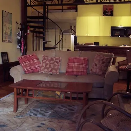 Brownstone Bed And No Breakfast *