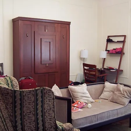 Brownstone Bed And No Breakfast * New York