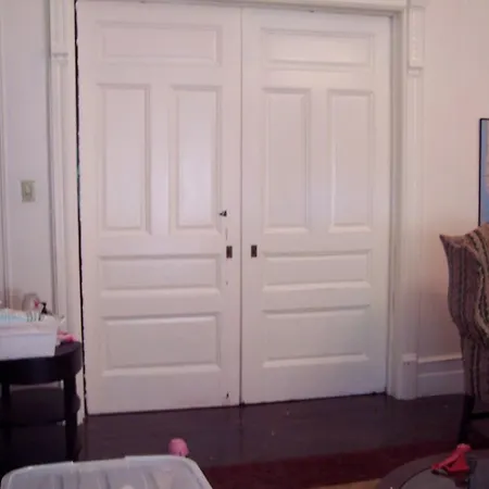Brownstone Bed And No Breakfast Apartment