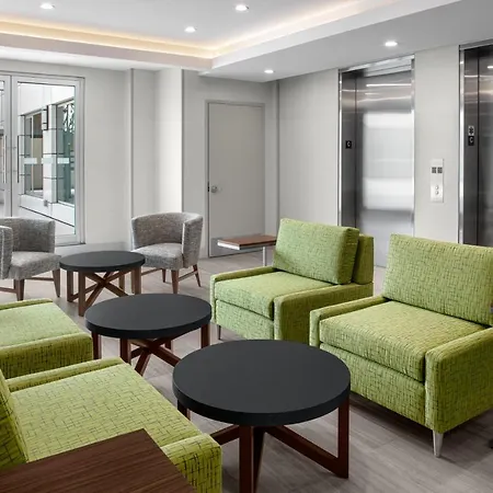 Hotel Express & Woodside Laguardia Airport 3*