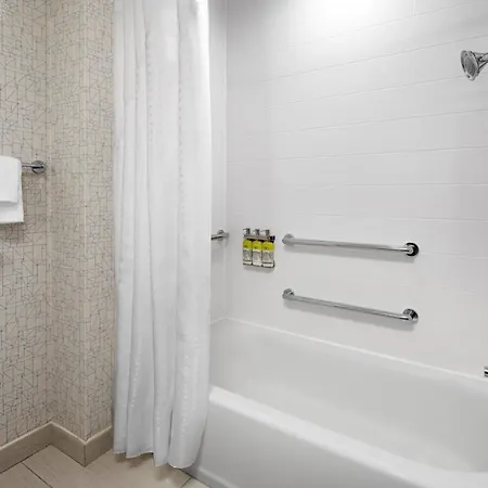 Hotel Express & Woodside Laguardia Airport 3*
