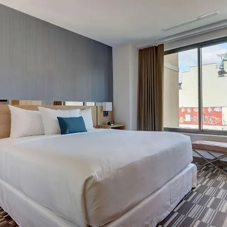 Microtel By Wyndham Long Island Hotel 3*