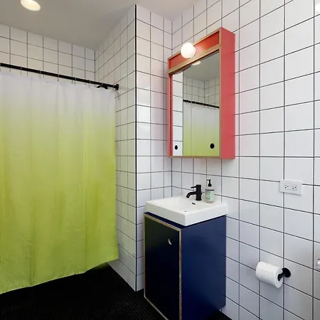 Placemakr Street Aparthotel 4*