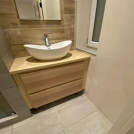 Cozy Renovated With Its Own Bathroom In Brooklyn New York