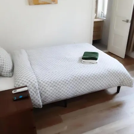 Cozy Renovated With Its Own Bathroom In Brooklyn *