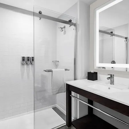 Four Points By Sheraton Flushing Hotel