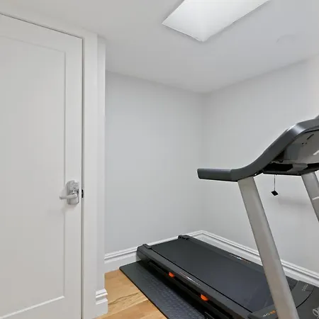 Holiday home Private Gated House With Gym In Williamsburg Bk 10 Mins To Manhattan! *