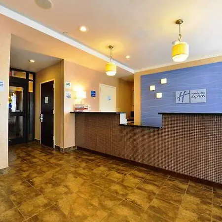 Country & By Radisson, Staten Island Hotel New York