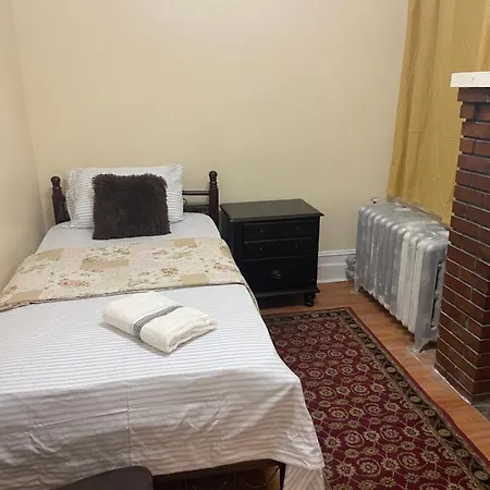 Guest house A Beautiful In Queens *