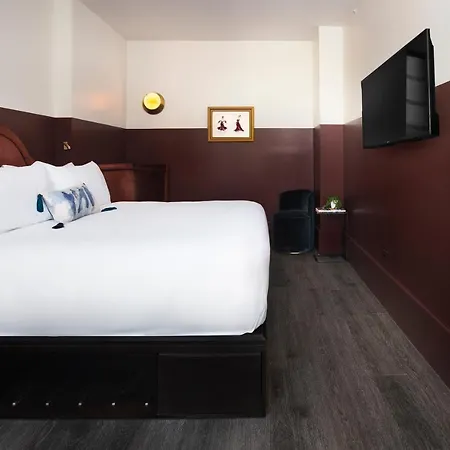 Hotel Civilian 4*