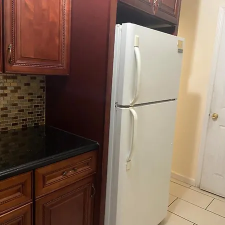 Guest house A Beautiful In Queens *