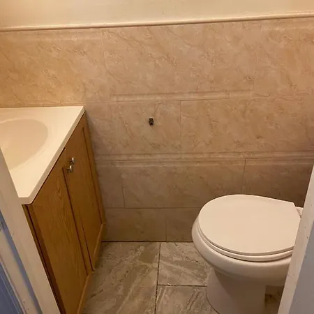 Guest house A Beautiful In Queens *