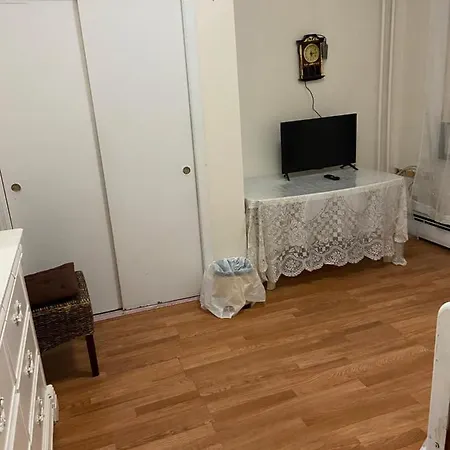 Guest house A Big In Queens