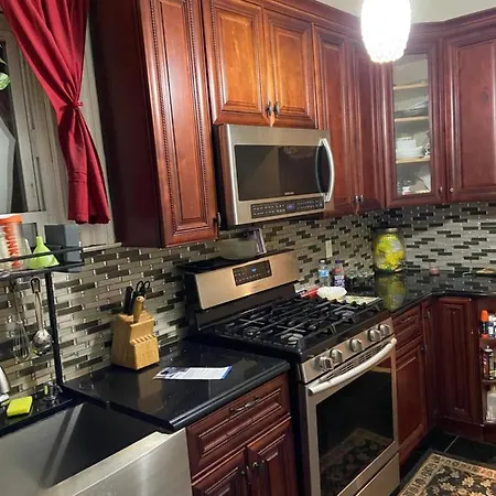 Guest house A Big In Queens New York