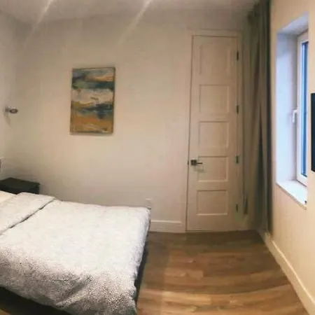 Cozy Renovated With Its Own Bathroom In Brooklyn New York