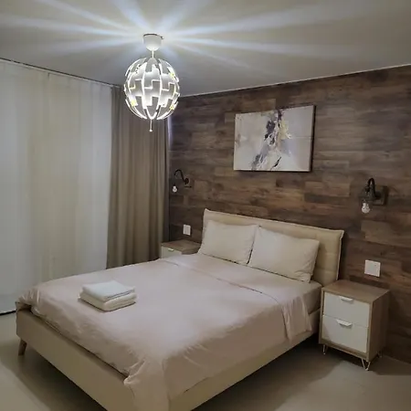 Comfortable And Neat 2 Bdr In Brooklyn New York