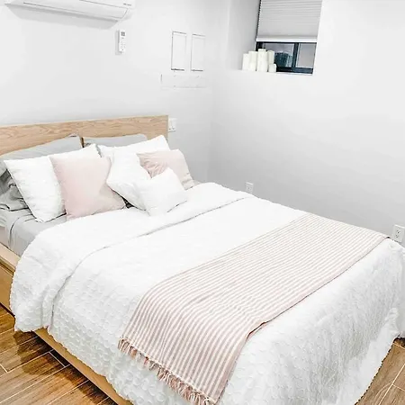 Apartment Luxury With Backyard + Close Transportation *