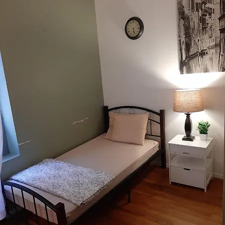 Private Near Lincoln Center Hostel *