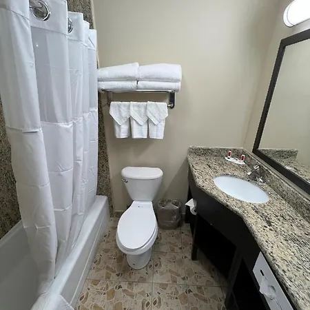 Travelodge By Wyndham Queens Hotel New York