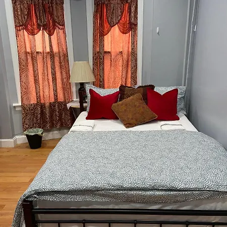 Guest house A Spacious In Queens New York