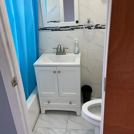 Guest house A Spacious In Queens New York