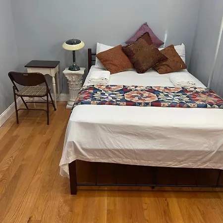 Guest house A Lovely In Queens