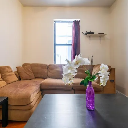 Guest house Eastern Parkway 2*