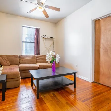 Guest house Eastern Parkway New York