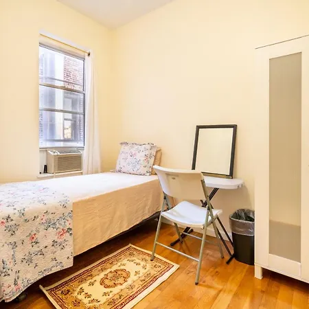 Guest house Empire Blvd