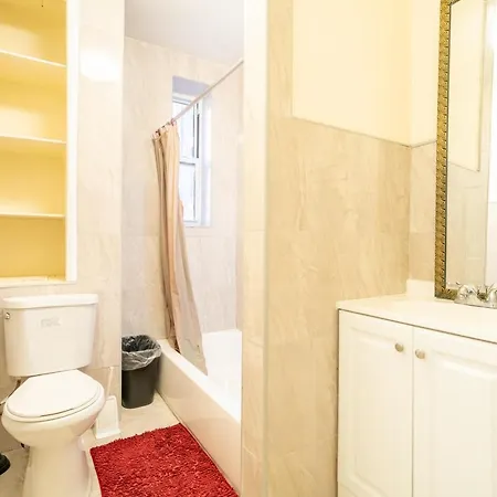 Empire Blvd Guest house *