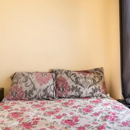 Guest house Empire Blvd New York