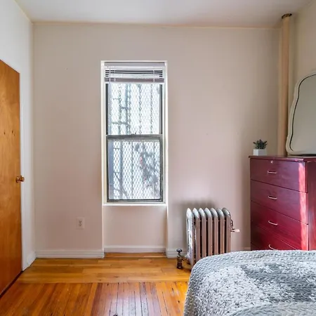 Guest house Eastern Parkway 2*