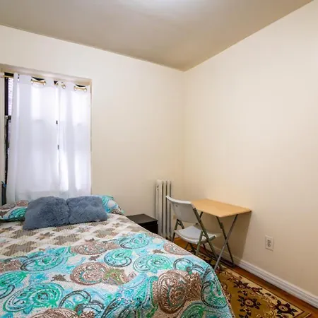 Eastern Parkway Guest house 2*