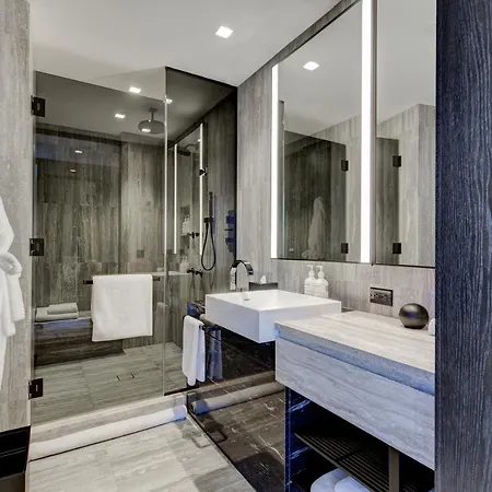 Equinox Hotel 5*