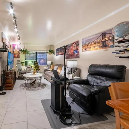 Apartment Two-bedroom Serviced Apartment: High-speed Wi-fi & Bi-monthly Housekeeping New York