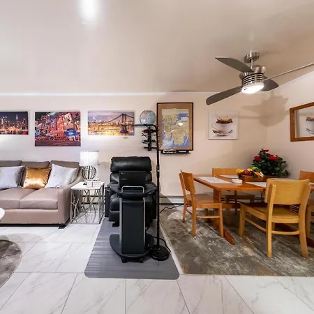 Apartment Two-bedroom Serviced Apartment: High-speed Wi-fi & Bi-monthly Housekeeping