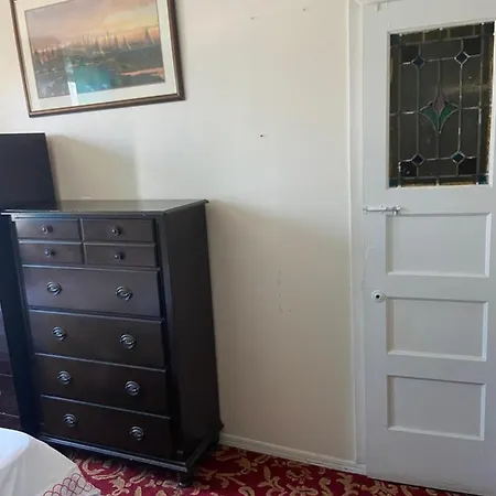 A Peaceful In Queens Guest house