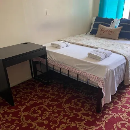 A Peaceful In Queens Guest house New York