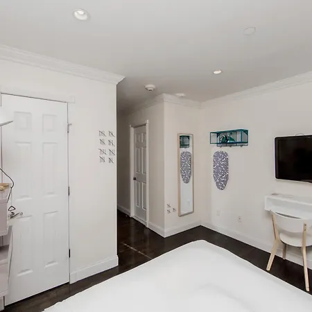 Hotel East Village 3*