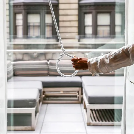 Arlo Nomad 4* New York